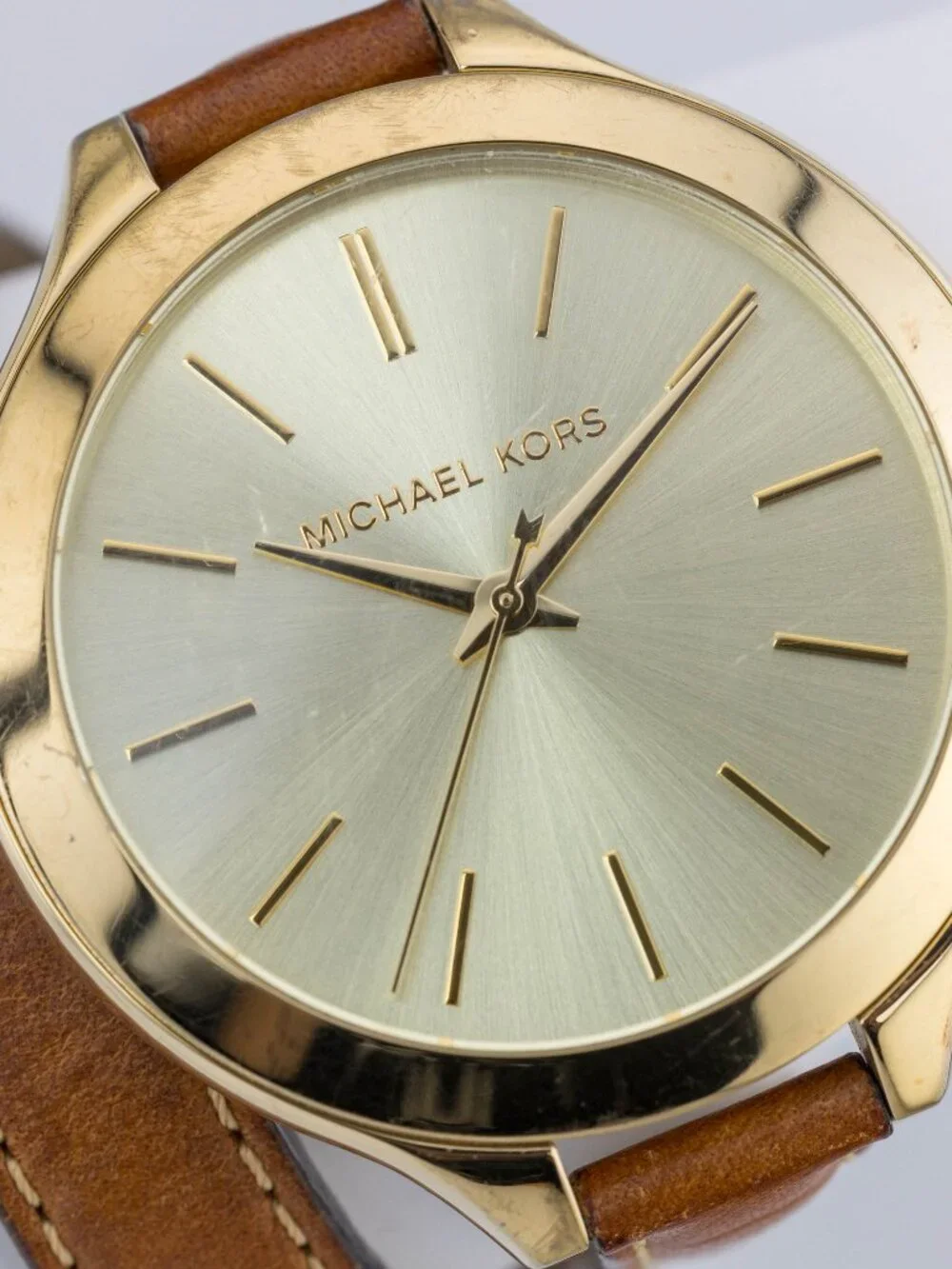 Michael Kors MK-2256  Leather Strap Quartz Analog Women's Watch New Battery